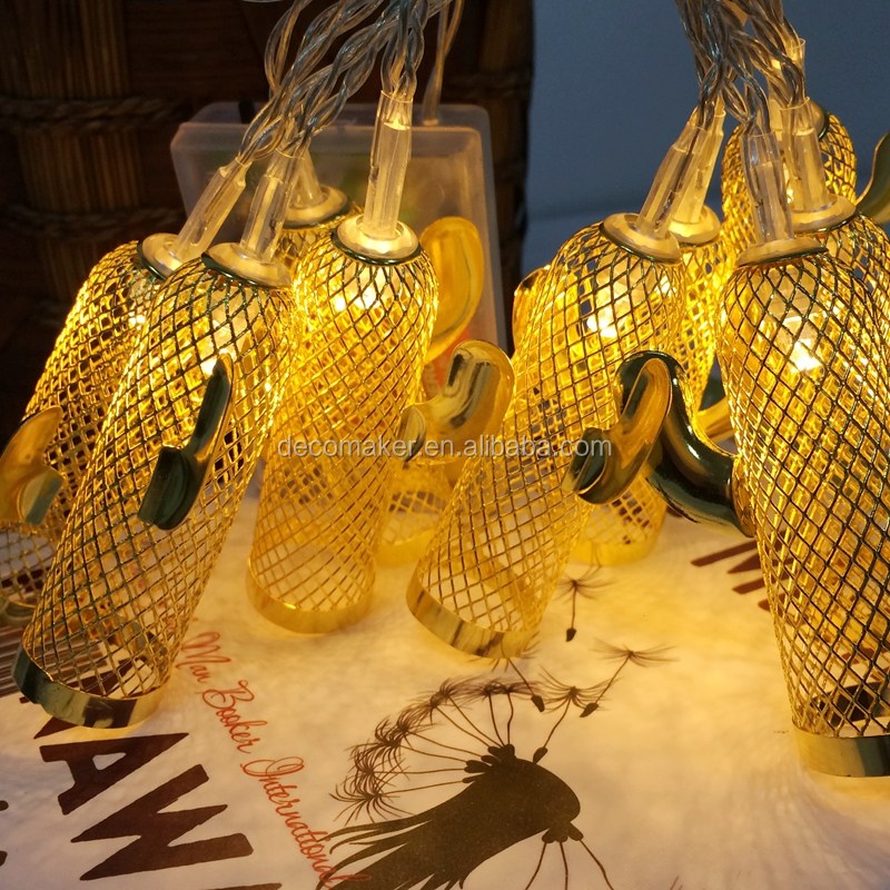 LED string light with metal cactus